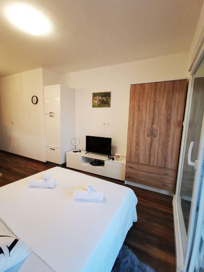 Charming Studio - Apartment Makarska Eksteriør billede